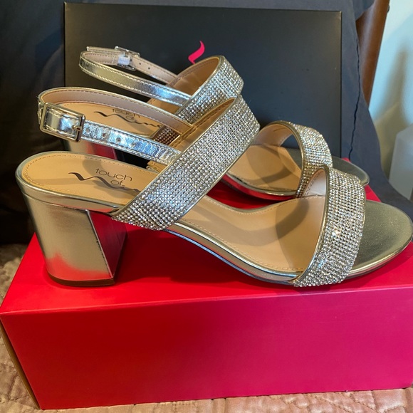 BRAND NEW touch of Nina sparkly silver block heels size 8 womens - Picture 4 of 4